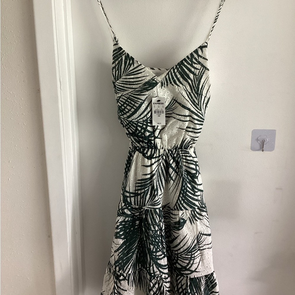 Express Green and White Leaf Print Midi Dress